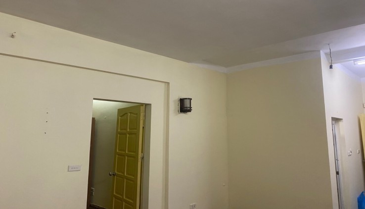 Cho thuê căn hộ tầng 3 tập thể ngõ 36 Lương Đình Của, Đống Đa, 6 Triệu